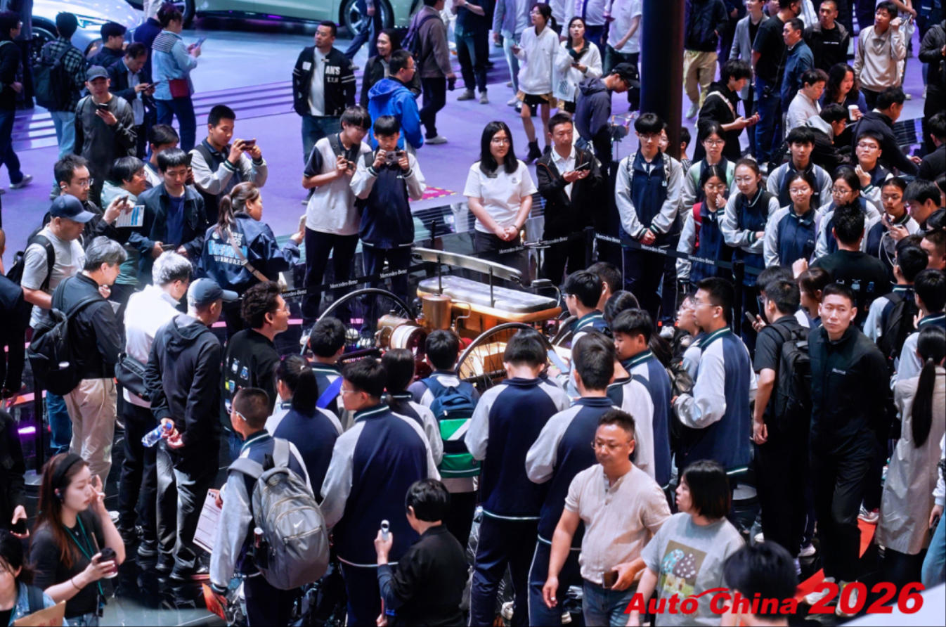 不止于车·不止于美｜观众日第四天人潮涌动，展台藏尽设计与艺术底蕴